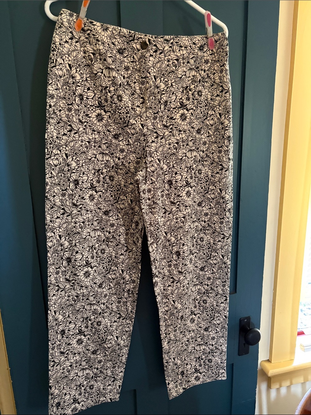 Black & White Floral Knit ladies Pants